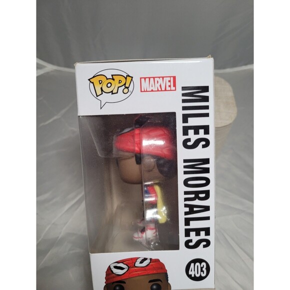 Funko Pop Spider-Man Spiderverse Miles Morales with Cape 403 - Picture 4 of 5